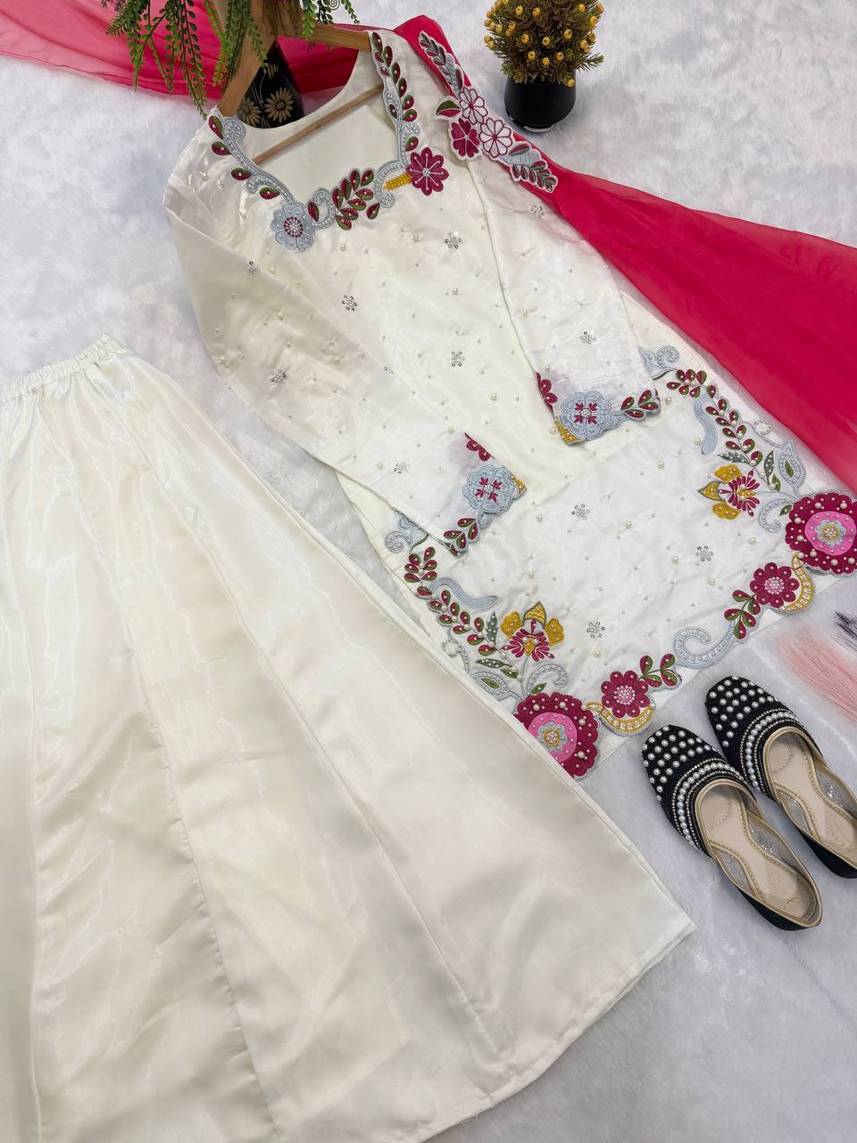 Neo-Classic Ivory Appliqué Set